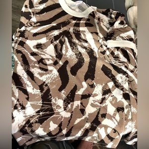 Big cat love classic tee GUC